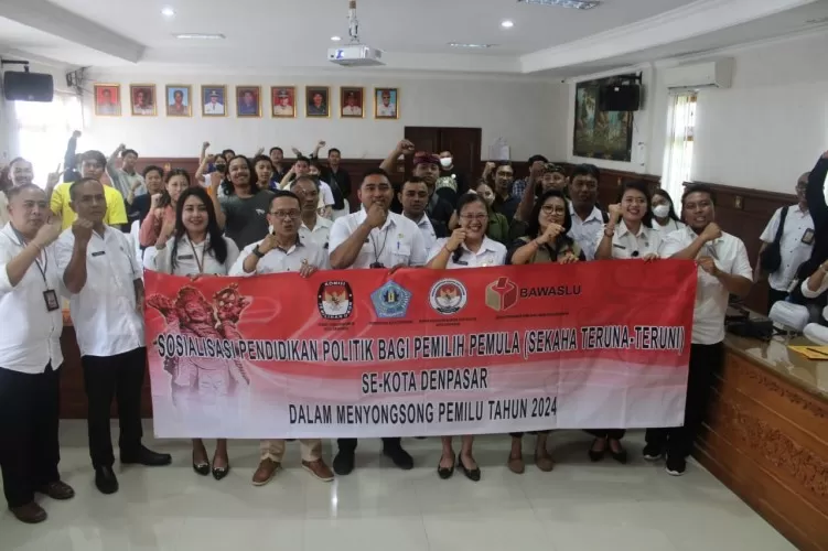 Kesbangpol Denpasar Gelar Sosialisasi Pendidikan Politik Bagi STT se- Kota Denpasar
