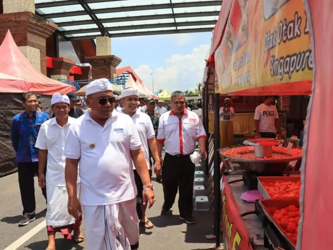 Libatkan 38 UMKM, Bupati Tamba Buka Pasar Ramadhan